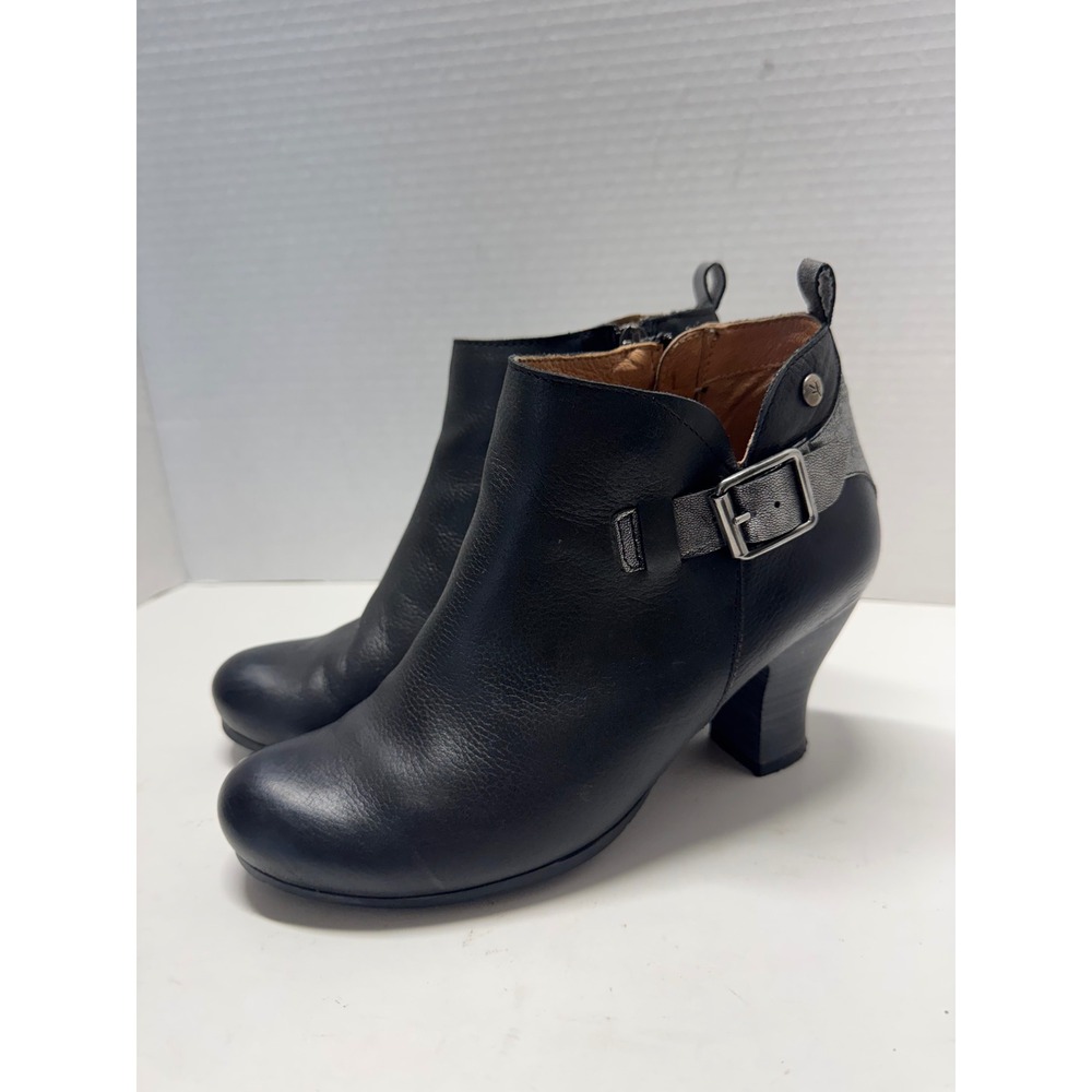 Wanda Panda Black Leather Metallic Buckle Ankle Boots Size 37 6.5 Made in Spain